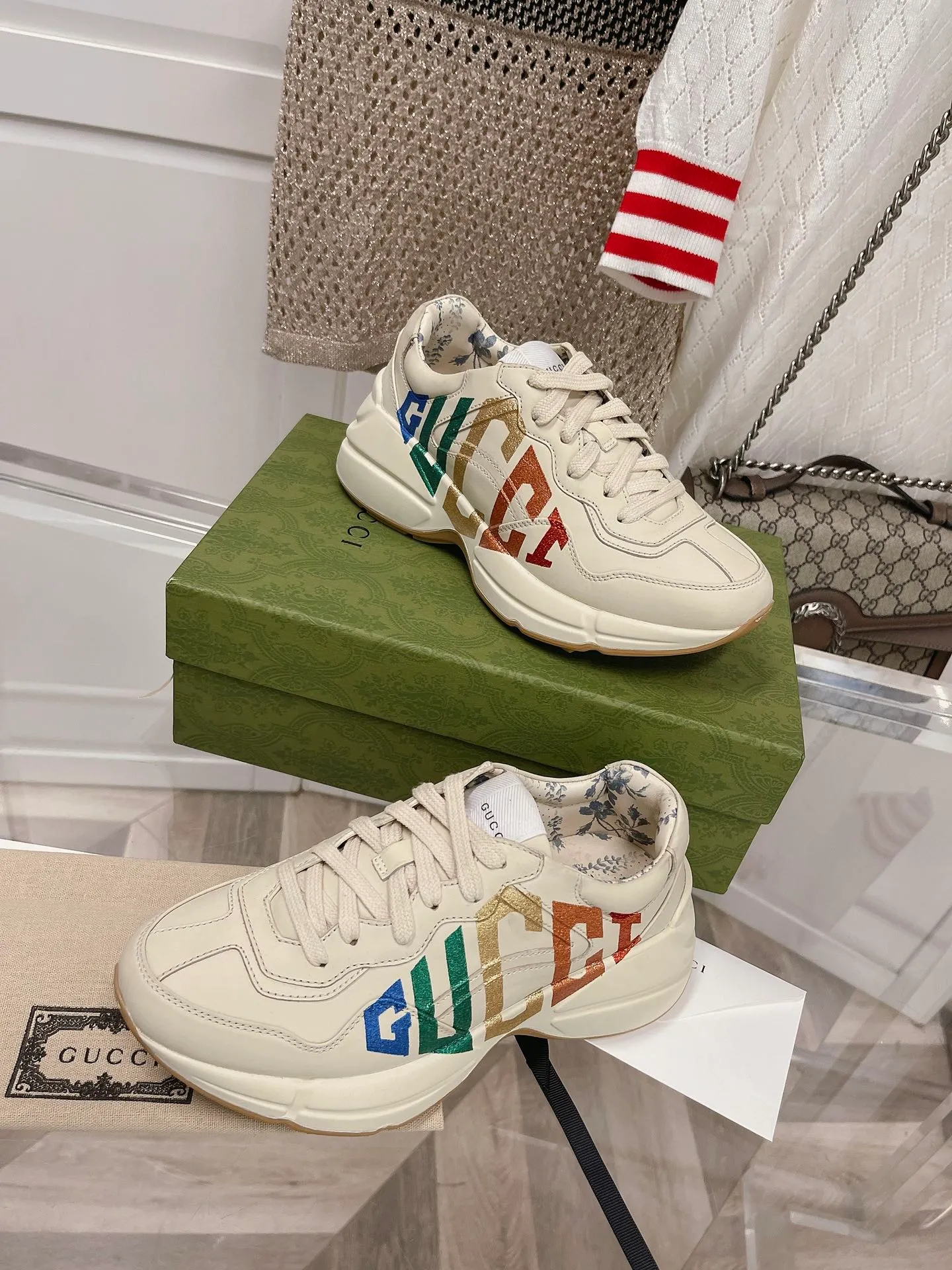 👟👟Ex-factory price 480👟👟 Women's clothing, upgraded version 👟👟Ex-factory price 40👟👟Ex-factory price 4👟👟Ex-factory price 4Gucci Gucci's top version couples' dad shoes series is new! 🖤 ⚠GG couples' dad shoes have been popular in recent years; new colors are constantly updated; Gucci 👟👟Ex-factory price 40👟👟Ex-factory price 4👟👟Ex-factory price 4 has been updated with new colors. Our home and counters have new products at the same time. This classic dad shoe is a star and internet celebrity Anchors and others are sure to plant grass and call ❤ Classic fashion style, distressed leather surface, 5D drawing printing; mixed surface splicing colors, etc... Original customization (off-white eco-friendly cowhide, first layer of cowhide inside), original outsole... Shiny colorful drawings embellish the sides of the shoe body, old color rubbing, package production technology, 1:1 creation / only to make the best shoes. Size: Women’s 35-45